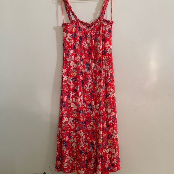 Chic Red Floral Midi Dress - Picture 5 of 11